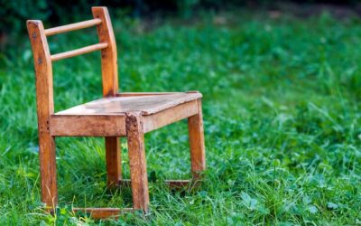 Jak uciszyć skrzypiące drewniane krzesło?