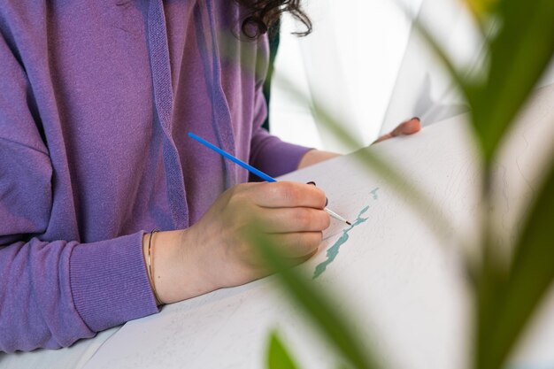 Jak uzyskać kolor szałwiowy w domowym zaciszu?