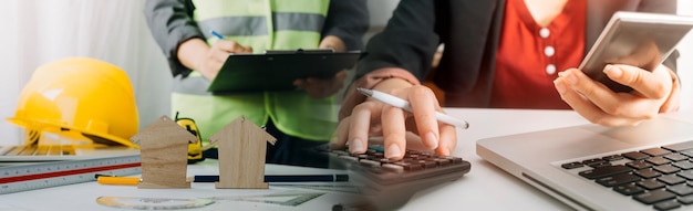 Jaka stawka VAT obowiązuje przy usługach budowlanych dla firm?