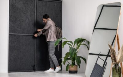 Jakie materiały sprawdzą się na ściany w przedpokoju?