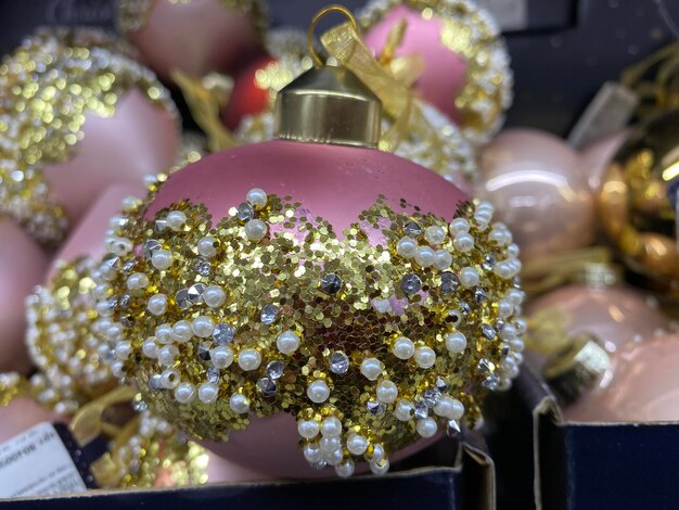 Blask i elegancja - jak zrobić ozdoby w stylu glamour we własnym domu?