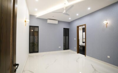 Jak estetycznie podwiesić sufit w pokoju i zwiększyć jego wysokość?