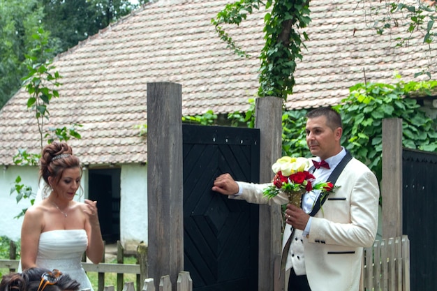 Jak pomysłowo ustroić dom na wesele bez nadmiernych kosztów?