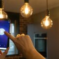 Jak samodzielnie stworzyć inteligentne oświetlenie w domu?
