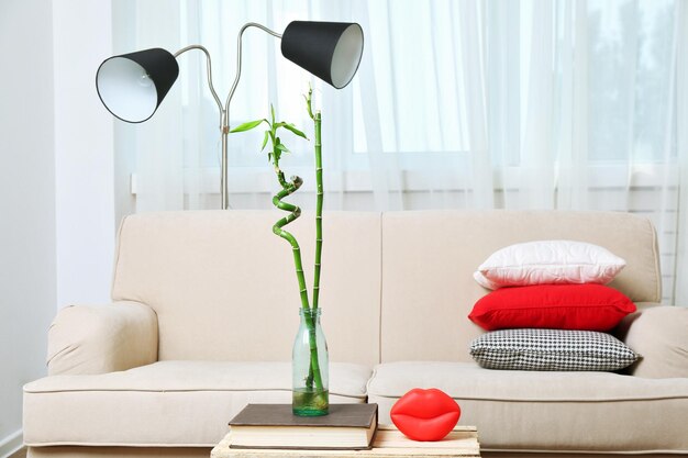 Jaką lampę wybrać do niskiego salonu?