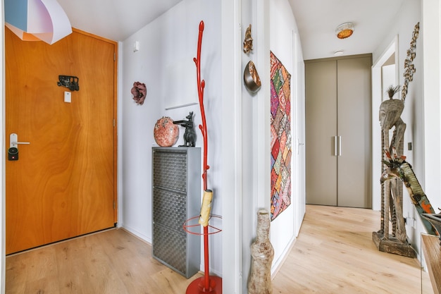 Jakie materiały wybrać na ściany korytarza?