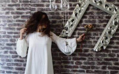 Kreatywne pomysły na samodzielne ozdobienie ściany w domu