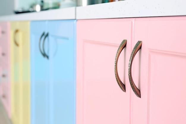Odśwież wygląd kuchni - jak zmienić kolor szafek?