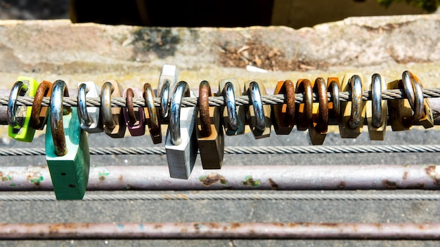 Jak poprawnie podłączyć szynoprzewód w instalacji elektrycznej?