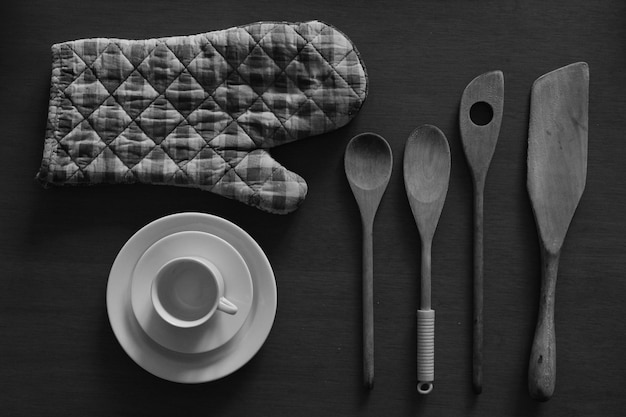 Jakie dodatki rozświetlą biało-czarną kuchnię?