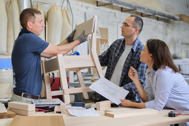 Jakie są największe firmy produkujące meble w Polsce?