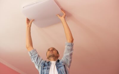 Sprytne triki, które optycznie podwyższą sufit w Twoim mieszkaniu