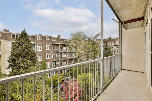 Jak urządzić mały balkon w bloku, by był funkcjonalny i przytulny?