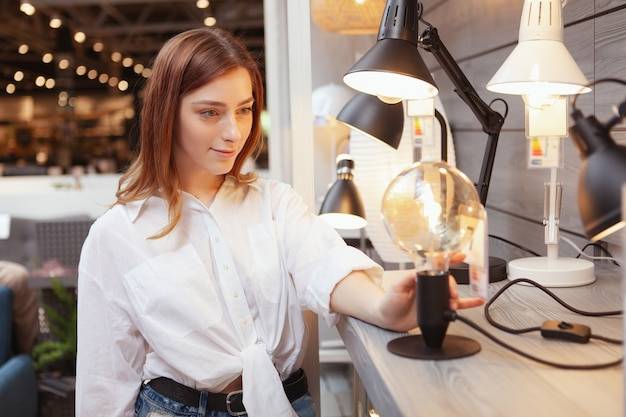 Jak znaleźć dobry sklep z oświetleniem w Łodzi?