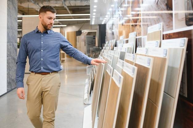 Płytki podłogowe przypominające panele - jak kształtuje się ich cena?