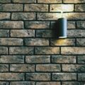 Jak efektownie podświetlić kamień na ścianie w domu?