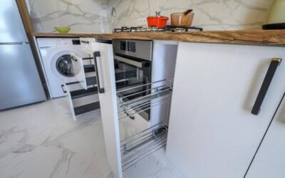 Jak sprytnie zabudować pralkę wolnostojącą w kuchni?