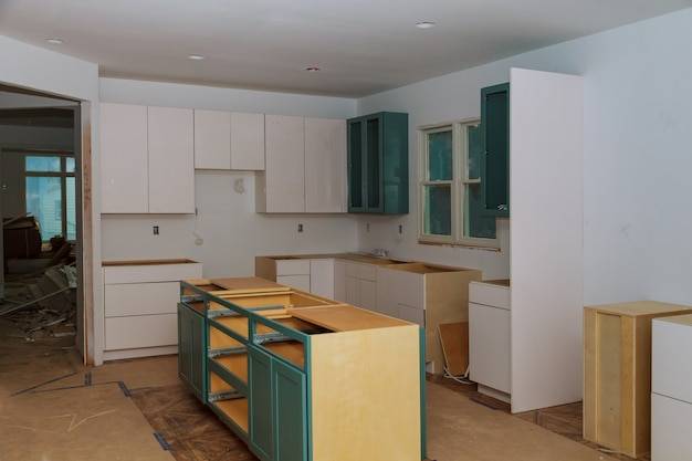 Jak tchnąć nowe życie w stare drewniane meble kuchenne?