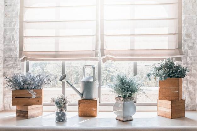 Jak stylowo ozdobić okno kuchenne?