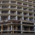 Jak wykończyć balkon w bloku i stworzyć stylową przestrzeń na świeżym powietrzu?